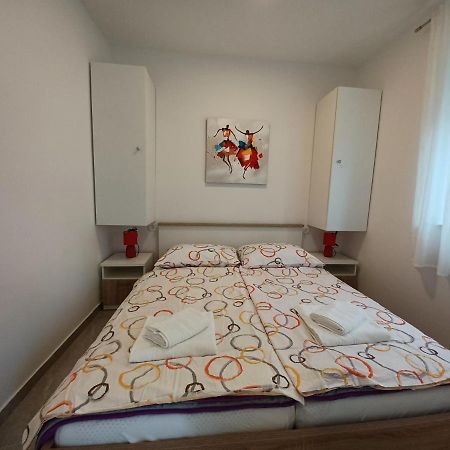 Apartments Leon 1 Новиград Экстерьер фото