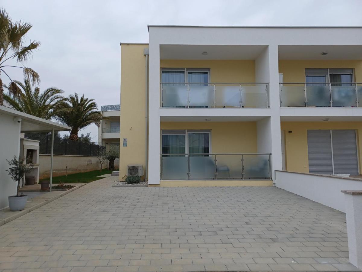 Apartments Leon 1 Новиград Экстерьер фото