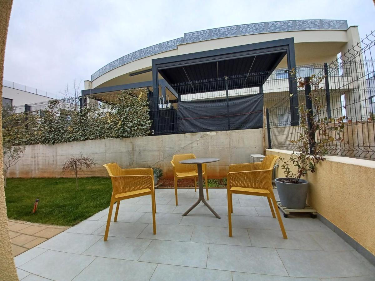Apartments Leon 1 Новиград Экстерьер фото
